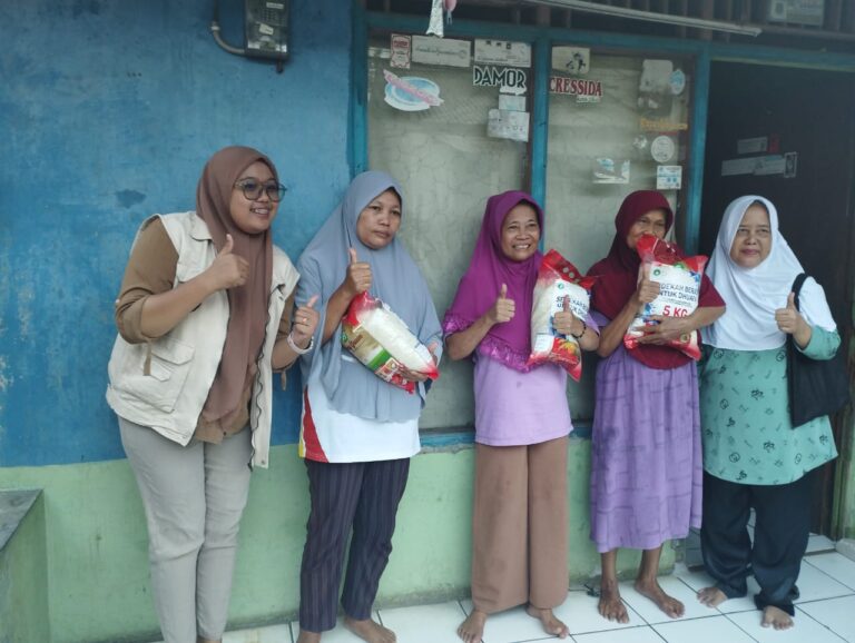 “Yayasan Yatim Indonesia Sejahtera Antar Beras Hingga ke Pintu Rumah, Hadirkan Harapan Bagi Dhuafa”