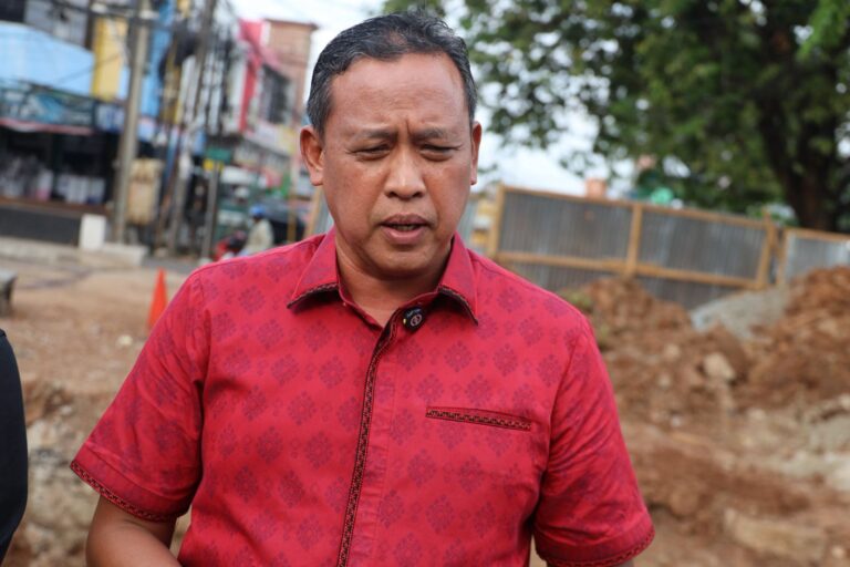 “Wali Kota Bekasi Pantau Revitalisasi Jembatan 0 Rawalumbu dan Rencana Pembangunan Polder Air Sepanjang Jaya”