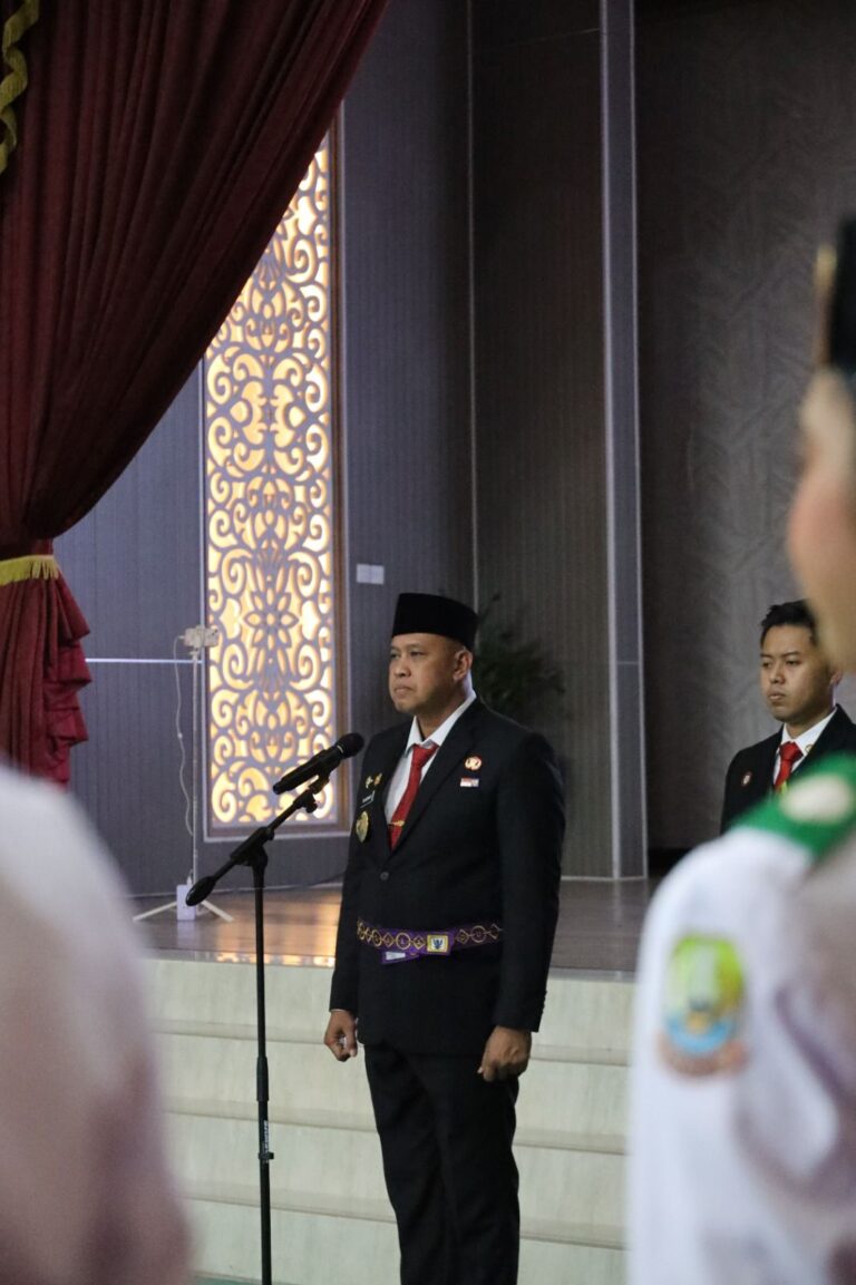 “Wali Kota Bekasi Tri Adhianto Kukuhkan Paskibraka Kota Bekasi, Teguhkan Semangat Nasionalisme”