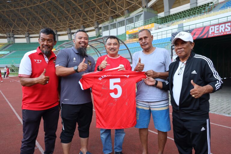 “Hadir Pada Laga Football Charity Match For Warta Kusuma, Wawali Harris Bobihoe Sebut Penghormatan Kepada Sang Legenda”
