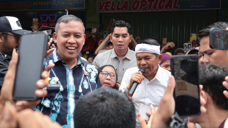 “Tri Adhianto Ajak KDM Seharian Keliling Tinjau Pembangunan di Kota Bekasi”