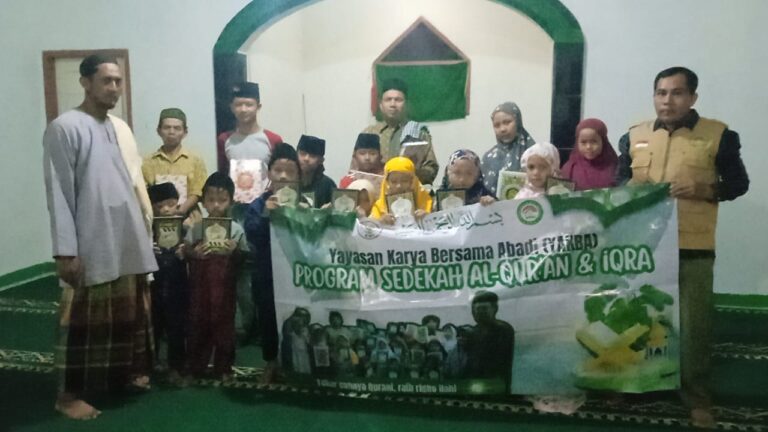“Yayasan Karya Bersama Abadi Berbagi Mushaf Al-Qur’an dan Buku Iqro untuk Membangun Generasi Qur’ani di Tasikmalaya”