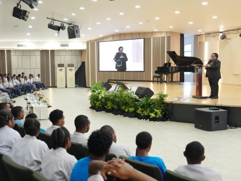 Kunjungi SLH Gunung Moria, Wamendagri Ribka Haluk Dorong Anak-Anak Tanah Papua Jadi Agen Perubahan (Cek Faktanya)